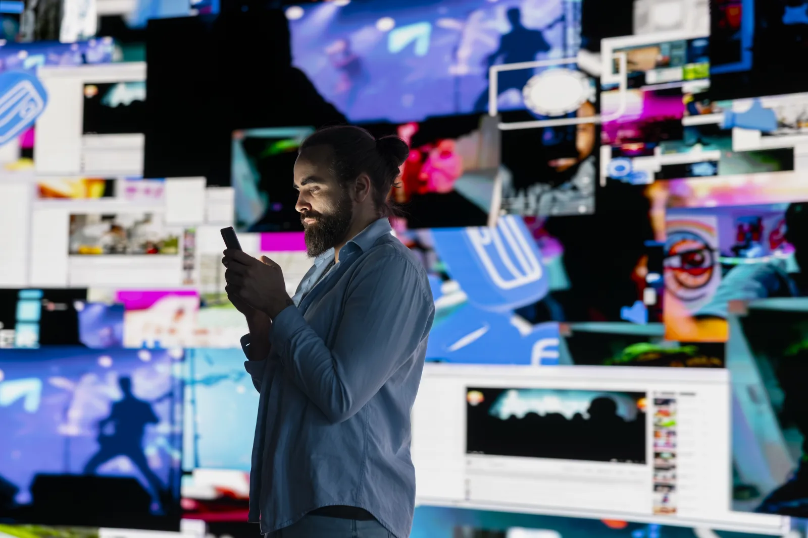 Smartphone user addicted by social media content consumption